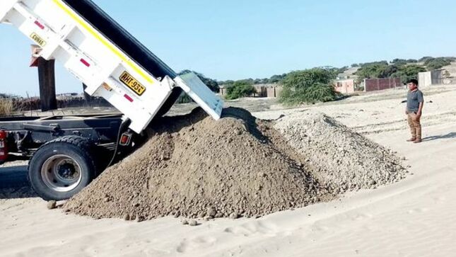 alcalde monitorea mejoramiento de acceso al cementerio en nuevo tallán