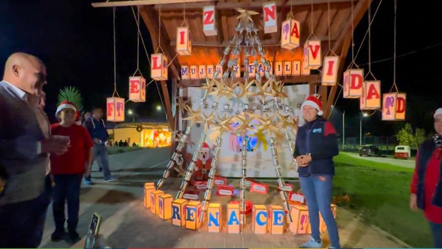Desde hoy nuestra Alameda de los Incas en el Complejo Qhapaq Ñan se iluminó con coloridas luces para vivir las fiestas navideñas.
👷Trabajadores ediles elaboraron nacimientos y motivos de navidad que fueron presentados a la colectividad cajamarquina, teniendo en cuenta que esta actividad no contó con ningún tipo de presupuesto municipal. 🤝
Ven y visita nuestra Alameda Navideña 