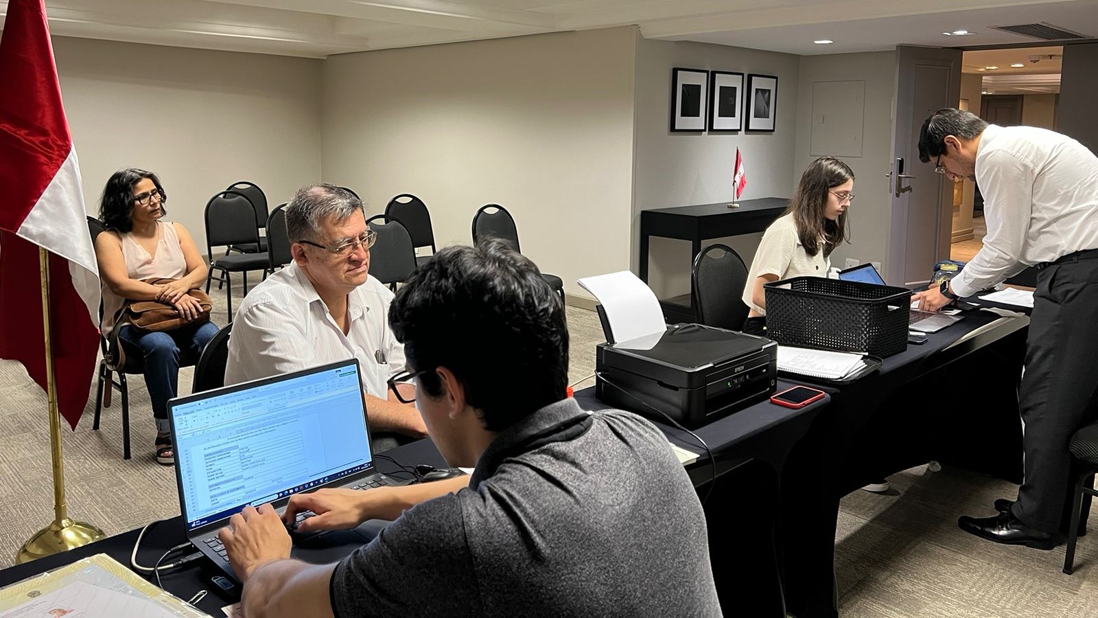 Consulado General del Perú en San Pablo brinda facilidades a los peruanos en Florianópolis