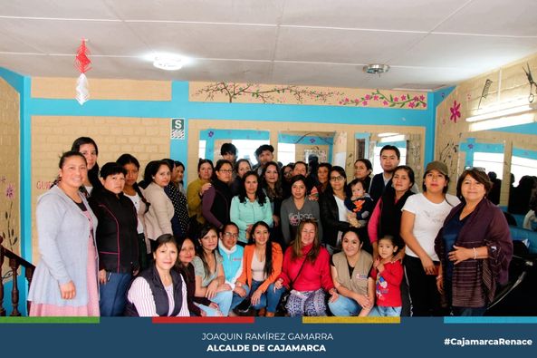 En un esfuerzo conjunto entre Renace Mujer y Familia de la municipalidad provincial de Cajamarca, la Direcci贸n Desconcentrada de Cultura de Cajamarca del Ministerio de Cultura del Per煤 y la Estrategia Multisectorial Barrio Seguro del Ministerio del Interior, se llev贸 a cabo el Taller de Difusi贸n del servicio Orienta. Este evento se enmarca en la estrategia nacional "Per煤 sin racismo", con el objetivo de contribuir a la reducci贸n de la discriminaci贸n 茅tnico-racial y promover la valoraci贸n de la diversidad cultural a nivel nacional, mediante la coordinaci贸n efectiva de todas las autoridades involucradas.
馃懆鈥嶐煆獷l taller, dirigido espec铆ficamente a 30 beneficiarias que participan activamente en los diversos programas ofrecidos por Renace Mujer y Familia, se centr贸 en brindar informaci贸n clave sobre el servicio Orienta y su papel fundamental dentro de la estrategia nacional "Per煤 sin racismo". La iniciativa busca fomentar un ambiente inclusivo y respetuoso, as铆 como impulsar la valoraci贸n de la diversidad cultural en la sociedad.
馃憠La Municipalidad Provincial de Cajamarca, el Ministerio de Cultura del Per煤 y el Ministerio del Interior reafirman su compromiso de continuar trabajando en conjunto para promover la igualdad, la diversidad y el respeto en todas las comunidades de Cajamarca y a nivel nacional.