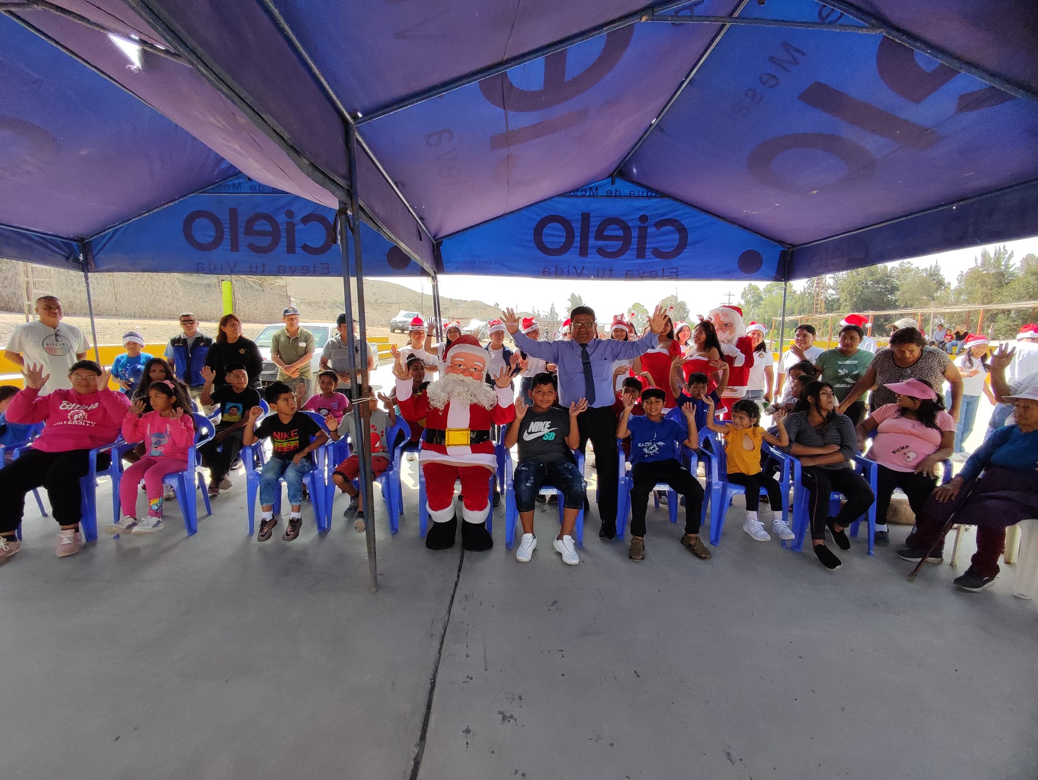 ALCALDE JUAN REAÑO Y ALUMNOS DEL COLEGIO DE ALTO RENDIMIENTO- COAR COMPARTEN SHOW NAVIDEÑO, CHOCOLATADA Y REGALOS CON NIÑOS DEL C.P SANTA INÉS EN HUMAYA