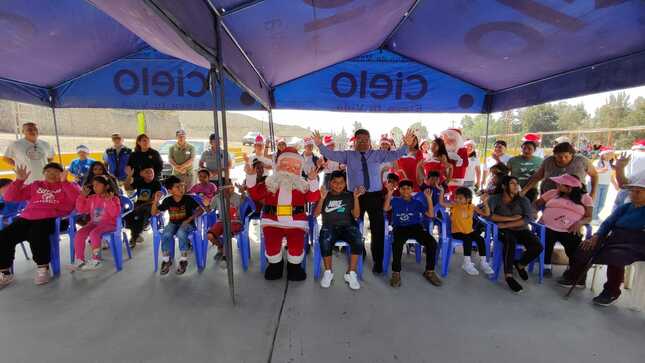 ALCALDE JUAN REAÑO Y ALUMNOS DEL COLEGIO DE ALTO RENDIMIENTO- COAR COMPARTEN SHOW NAVIDEÑO, CHOCOLATADA Y REGALOS CON NIÑOS DEL C.P SANTA INÉS EN HUMAYA