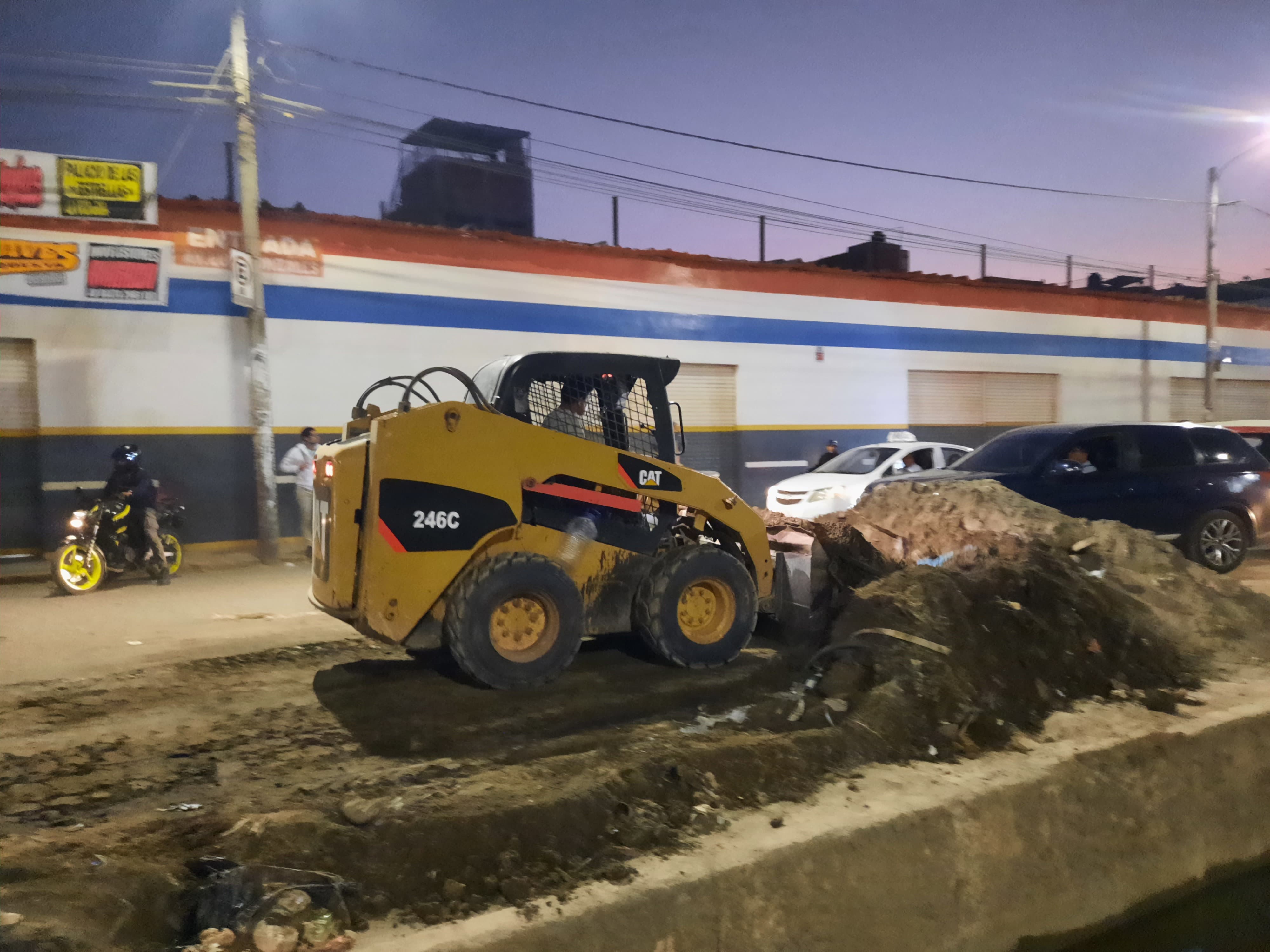 MPCH limpia desmonte y basura en Av. Leguía