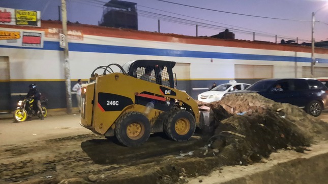 MPCH limpia desmonte y basura en Av. Leguía