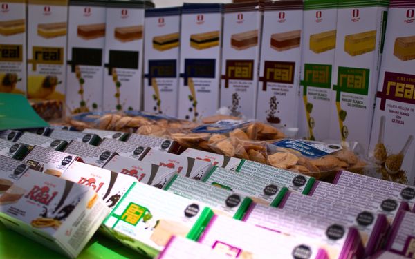 El Gobierno Regional de Lambayeque, a través de la Gerencia de Desarrollo Productivo, participó de la feria de emprendimiento organizada por la facultad de Ciencias Empresariales de la Universidad Señor de Sipán - Pimentel.
Dicho evento se realizó con la finalidad de impulsar los emprendimientos de la Región Lambayeque, además de las micro empresas y el fortalecimiento de las cadenas productivas.
El Gerente General del Gobierno Regional de Lambayeque, Econ. Ranjiro Nakano, manifestó que desde la institución se vienen impulsando distintos proyectos productivos a favor de los pequeños empresarios, dando mención al Fondo Concursable PROCOMPITE quien se desarrolló con éxito este año 2023 encontrándose en la etapa de ejecución.