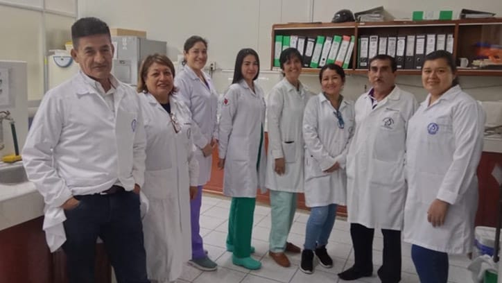 INS fortalece el diagnóstico de las enfermedades trazadoras en laboratorios y establecimientos de salud en 18 regiones