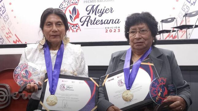 La condecoración del “Premio Nacional a la Mujer Artesana 2023” a artesana piurana