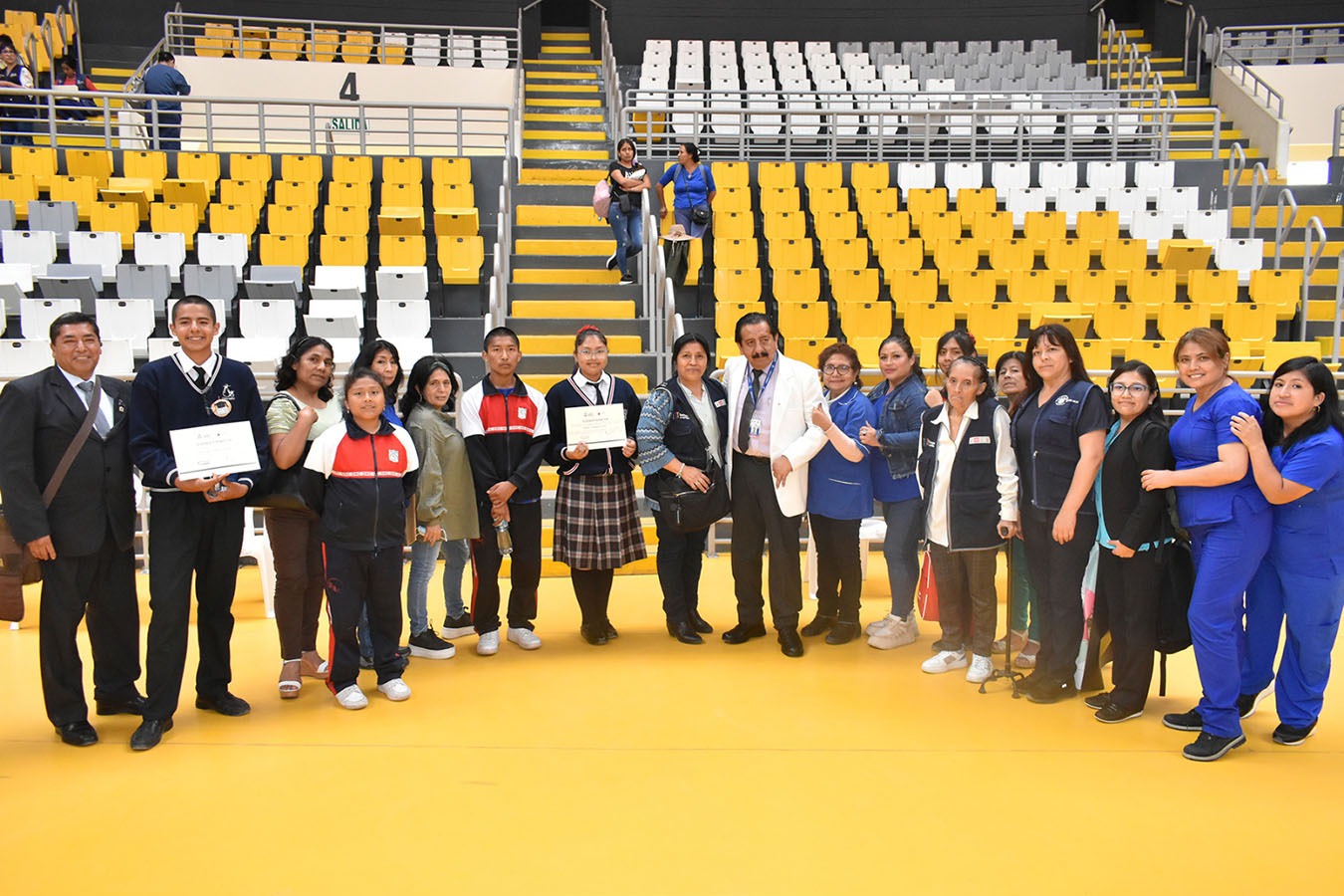 Autoridades y Adolescentes Líderes