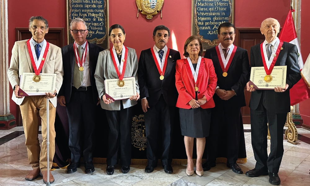 Entregan a la doctora Ruth Shady la Medalla “Orden del Sol Sanmarquino del Bicentenario”