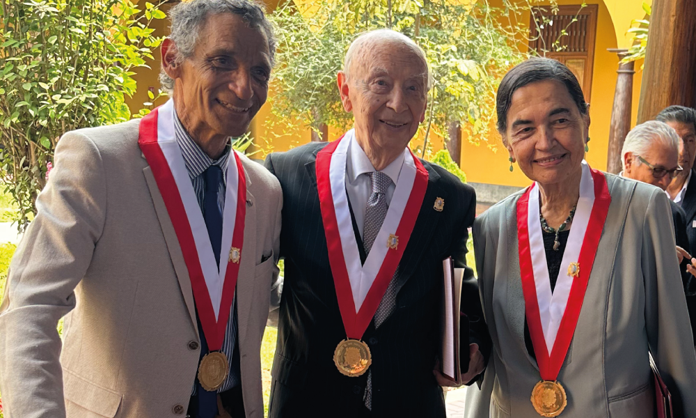 Entregan a la doctora Ruth Shady la Medalla “Orden del Sol Sanmarquino del Bicentenario”