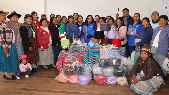 Entrega de artículos de artesanía 