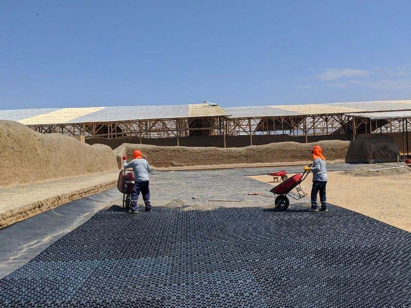 Las obras de mejoramiento turístico en el Complejo Arqueológico de Chan Chan avanzan en cumplimiento de lo proyectado.