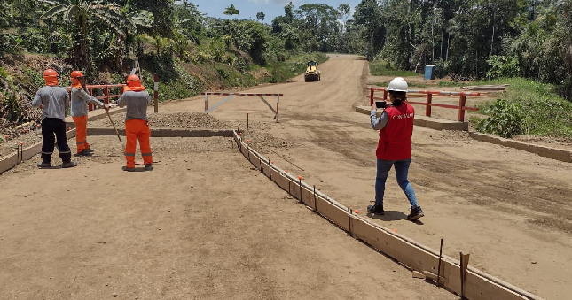 La Contraloría alertó cuatro situaciones adversas en la obra mejoramiento del camino vecinal Centro Pastora – Chorrillos -Tupac Amaru – Tres Islas en el distrito y provincia de Tambopata, que podrían afectar la continuidad del proyecto que se ejecuta desde el año 2017 y debió concluirse en un año. El presupuesto inicial fue de S/ 39.032.409.