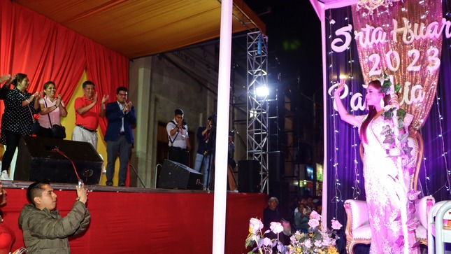 Señorita Huaral participó del "Corso de Carros Alegóricos" por el 461 Aniversario de Chancay
