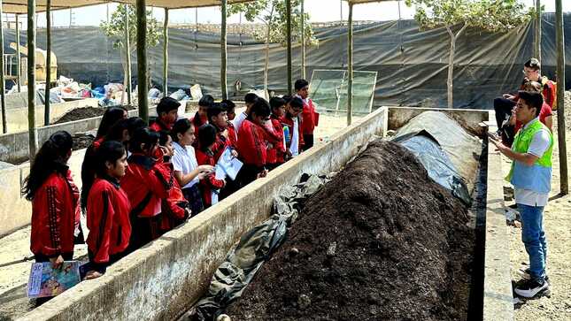 ESCOLARES DE LA IEP SANTA BÁRBARA RECIBIERON INFORMACIÓN SOBRE EL PROCESO DE VALORIZACIÓN DE RESIDUOS SÓLIDOS EN NUESTRA PLANTA UBICADA EN CHACACA 