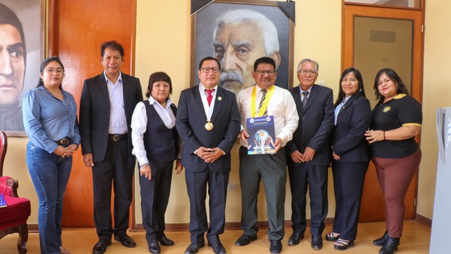 ALCALDE JUAN REAÑO Y DECANO DE LA FACULTAD DE CIENCIAS SOCIALES DE LA UNJFSC FIRMAN CONVENIO DE PRÁCTICAS PRE-PROFESIONALES PARA LOS ESTUDIANTES DE SOCIOLOGÍA EN MUNICIPIO DE HUAURA