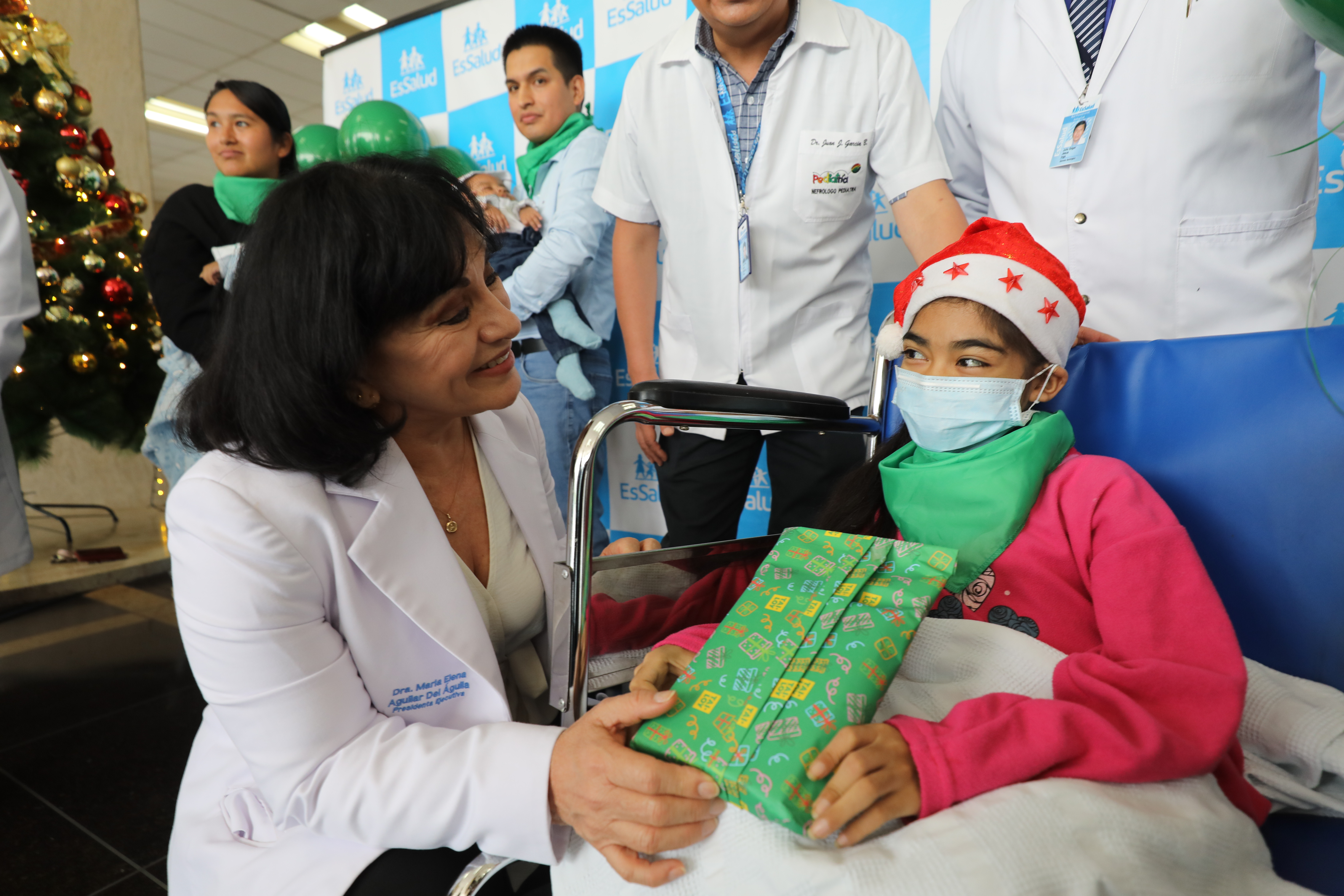 Presidenta ejecutiva doctora María Aguilar Del Águila participó del alta de pacientes