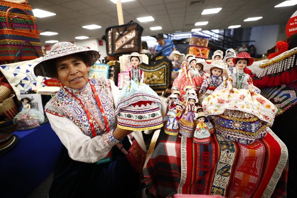 Ministerio de Cultura recibe la tradicional exposición venta “Mekenma Tee Aka, Ruraq maki”