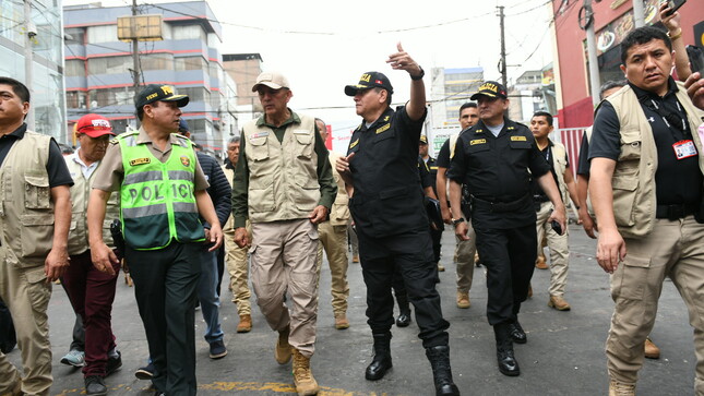 Ministro Víctor Torres aseguró que tampoco permitirán que inescrupulosos sigan extorsionando a comerciantes.