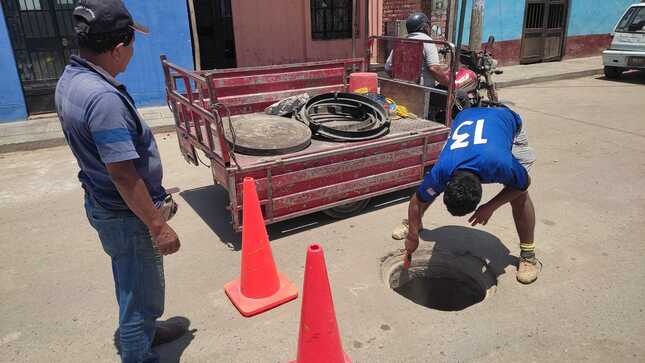 INICIO DE LA COLOCACIÓN DE TAPAS Y PARCHADO DE BUZONES EN MAL ESTADO, UBICADOS EN EL CERCADO DEL DISTRITO DE EL CARMEN