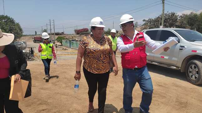 REUNIÓN ENTRE LOS VECINOS DEL C.P. CHACARILLA Y ENCARGADOS DE LA OBRA DEL PUENTE CHAMORRO