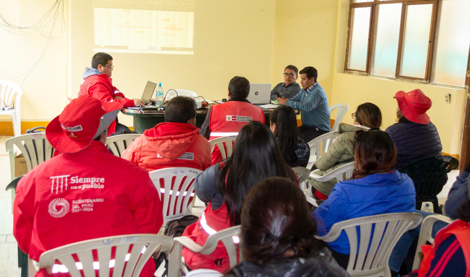 Imagenes de la reunión celebrada en la red de Salud Spanchez Carrión