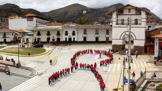 Fotografía del pasacalles por Huamachuco en el Día Mundial de la Lucha contra el Sida