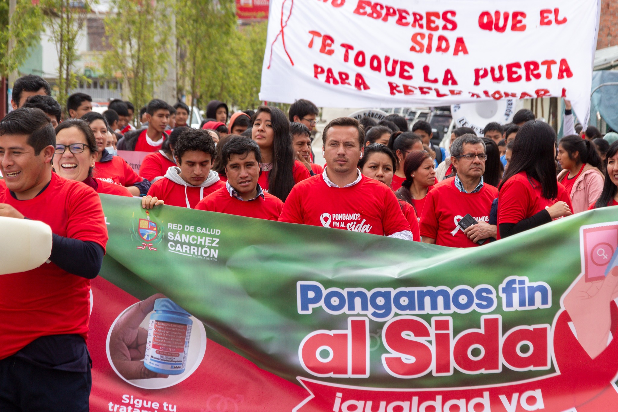 Fotografía del pasacalles por Huamachuco en el Día Mundial de la Lucha contra el Sida
