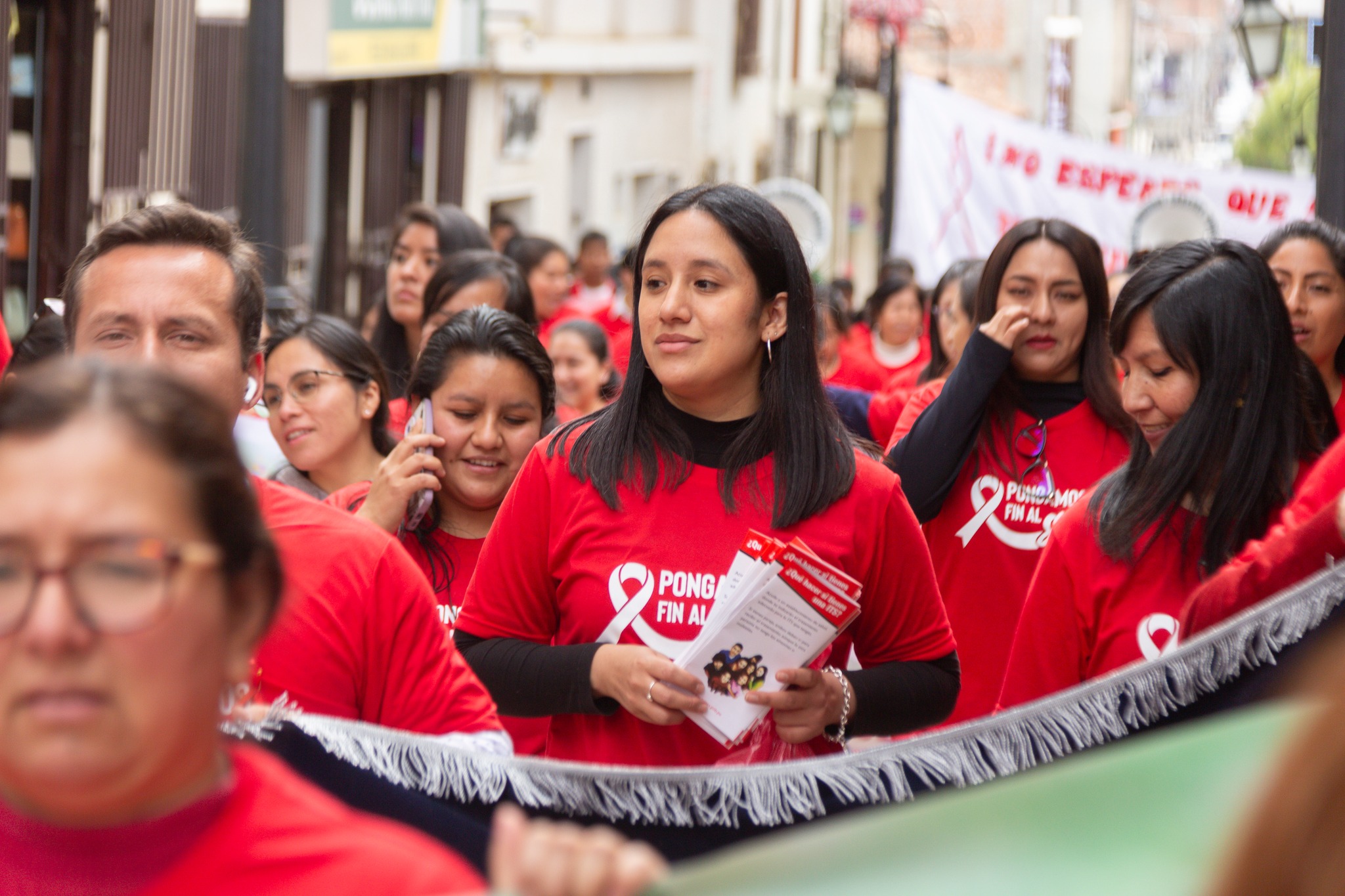 Fotografía del pasacalles por Huamachuco en el Día Mundial de la Lucha contra el Sida