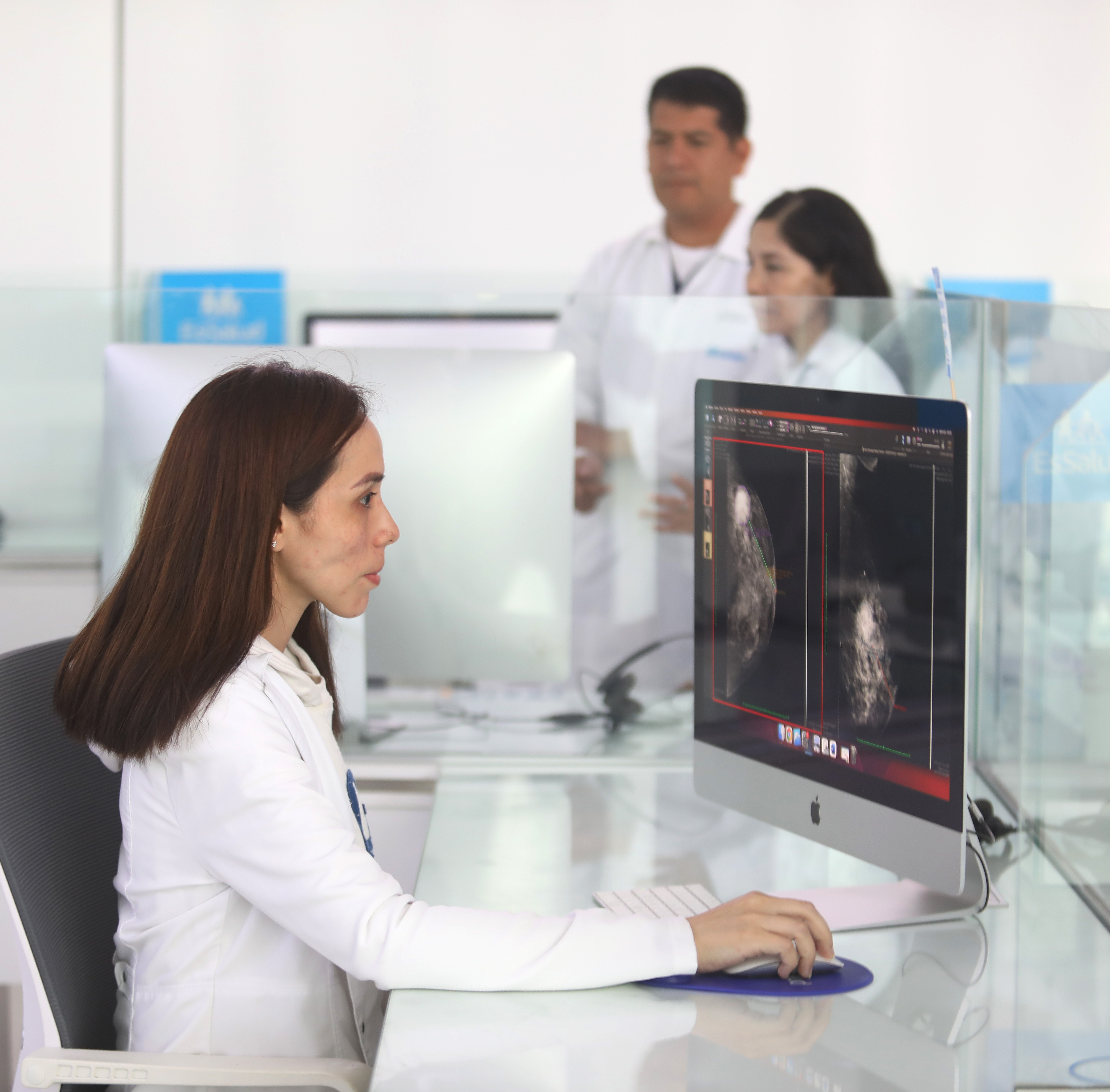 EsSalud atiende a 600 pacientes con cáncer por mes a través de la telemedicina
