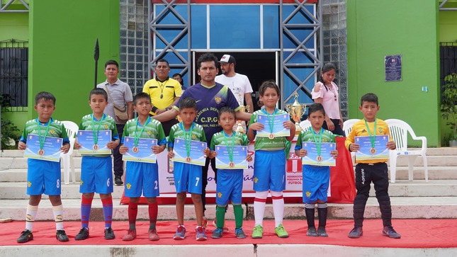 ¡Celebración del Campeonato Deportivo de Futbol - Imaza!