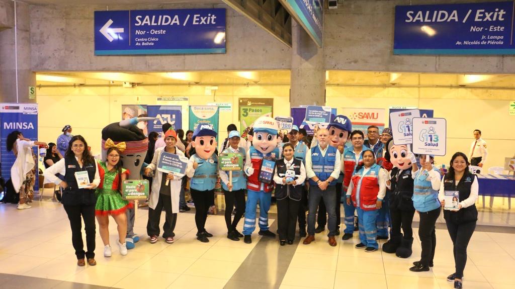 Usuarios del Metropolitano acceden a servicio de vacunación contra la covid-19 y otras enfermedades en la estación Central