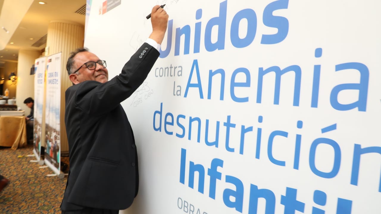 Minsa participó de la firma del pacto “Unidos contra la anemia y desnutrición infantil - obras por impuestos”