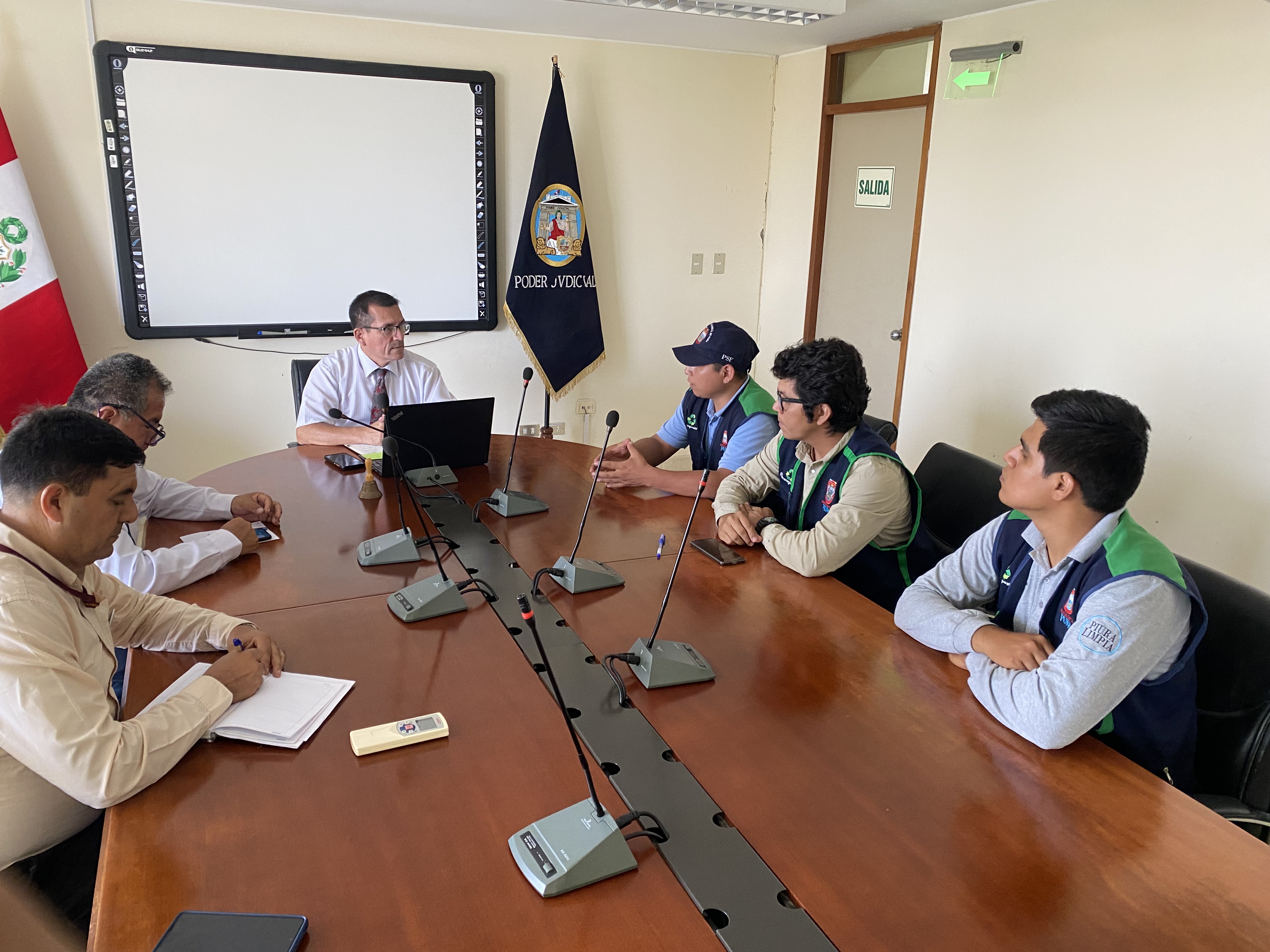 Corte Superior de Piura promueve la ecoeficiencia con Jornada de limpieza y reciclaje