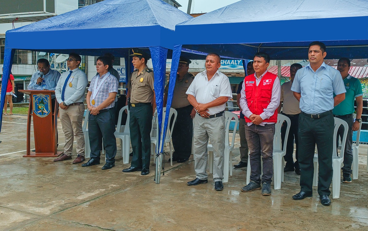 Gerente GSRC participa en ceremonia cívica por 35° aniversario de la PNP