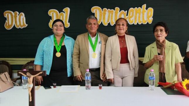 Alcalde Participa De Ceremonia Por Día Del Dirigente Vecinal