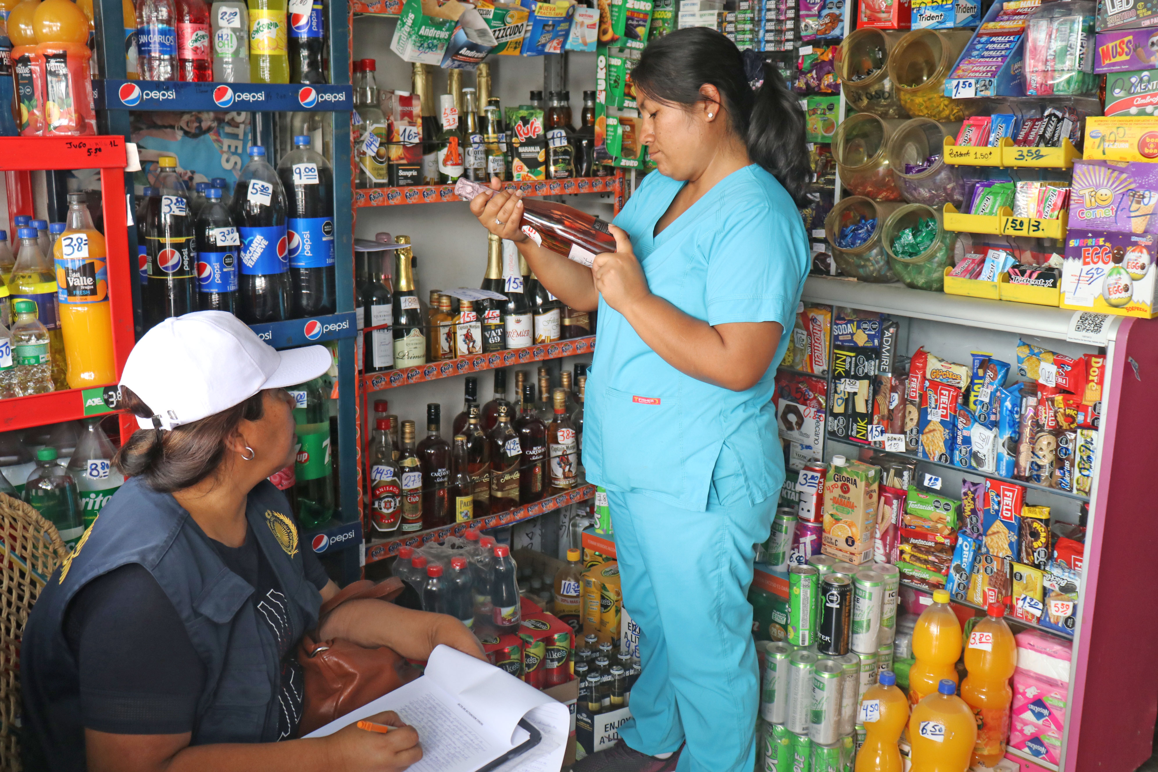 Inspección de bebidas alcohólicas en bodega