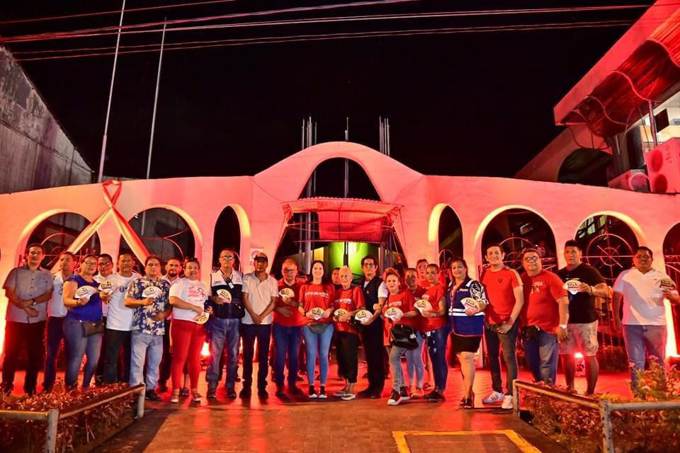Unidos contra el SIDA: Municipalidad de Maynas conmemora el dia con emotivo encendido de luces