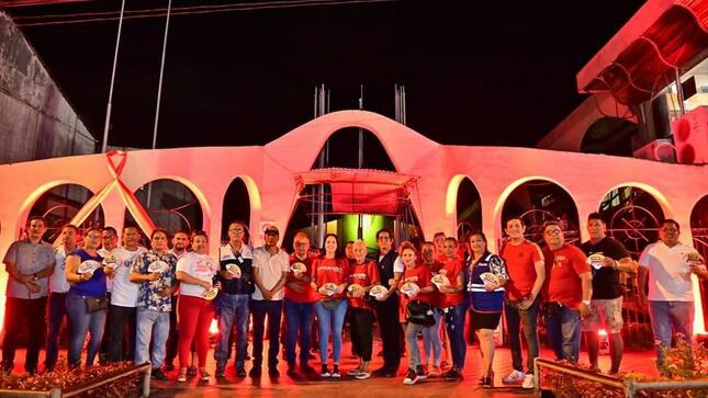 Unidos contra el SIDA: Municipalidad de Maynas conmemora el dia con emotivo encendido de luces