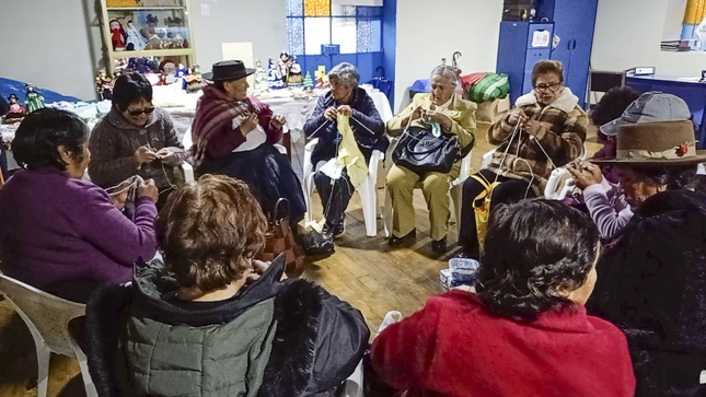 Adultos mayores emprenden negocios gracias a talleres de CAM- EsSalud Huancavelica 
