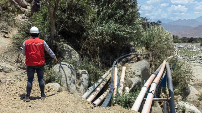 La Contraloría General alertó a la Municipalidad Distrital de Moro la existencia de deficiencias en el funcionamiento de la línea de conducción del agua potable que consumen más de 8 mil habitantes del distrito, así como en la infraestructura de tratamiento de aguas residuales, lo que podría afectar la salud de la población. 