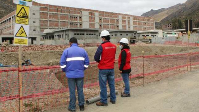 A través del modelo de control concurrente que se viene ejecutando a la obra del mejoramiento de los servicios de salud del Hospital Regional Zacarías Correa Valdivia, ubicada en el distrito de Ascensión, provincia de Huancavelica, la Contraloría General de la República advirtió diversas situaciones adversas durante la elaboración del expediente técnico del saldo de obra que podría ocasionar riesgos en la oportuna ejecución del servicio y generar contingencias económicas a la entidad. 