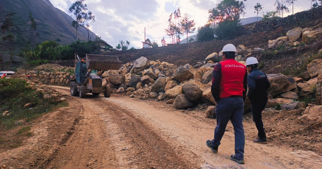 La Contraloría General advirtió situaciones que pueden generar retraso en la obra de construcción de la carretera Bambamarca – Paccha – Pión que une Cajamarca con la región Amazonas. Se evidenció falta de equipos para la ejecución de la obra, afectando a más de 52 mil pobladores. Este proyecto está valorizado en S/ 178 976 028,38 el cual inició en junio de 2019 y debe culminar en junio del 2024.
