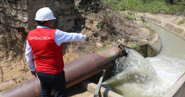 La Contraloría General reveló irregularidades en la obra de ampliación del servicio de agua para riego del sector Higuerón Alto, en el distrito de San Jacinto de la provincia de Tumbes a cargo del Proyecto Especial Binacional Puyango Tumbes (PEBPT), por un monto mayor a los S/6 millones y que comenzó el 25 de setiembre del 2020, con un plazo inicial de 150 días.