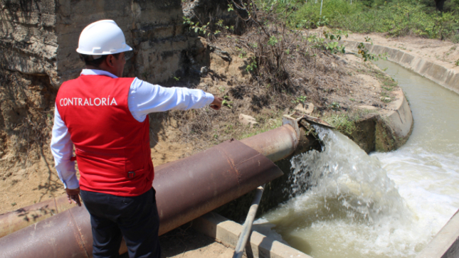 La Contraloría General reveló irregularidades en la obra de ampliación del servicio de agua para riego del sector Higuerón Alto, en el distrito de San Jacinto de la provincia de Tumbes a cargo del Proyecto Especial Binacional Puyango Tumbes (PEBPT), por un monto mayor a los S/6 millones y que comenzó el 25 de setiembre del 2020, con un plazo inicial de 150 días. 