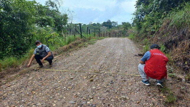 La Contraloría General identificó que funcionarios de la Municipalidad Provincial de Padre Abad dieron conformidad a los informes mensuales de valorizaciones y tramitaron el pago a favor de la empresa contratista sin verificar “in situ” el cumplimiento del servicio para el mantenimiento periódico y rutinario en los sectores de Sinchi Roca, San José, Puente Carretera, Alto Shiringal y Santa Elenita, del distrito de Irazola, hecho que generó un perjuicio económico de S/ 1 068 351 en contra del Estado.