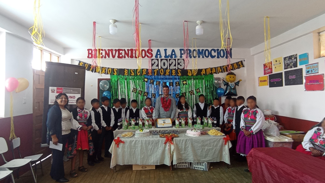 Cancillería Puno organiza chocolatadas navideñas para alegría de estudiantes en zonas vulnerables