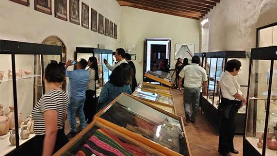 Alumnos de la ENA visitan el Archivo Regional de Arequipa