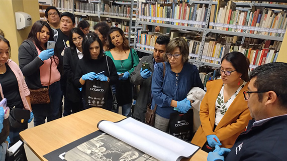 Alumnos de la ENA visitan el Archivo Regional de Arequipa