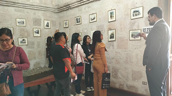 Alumnos de la ENA visitan el Archivo Regional de Arequipa